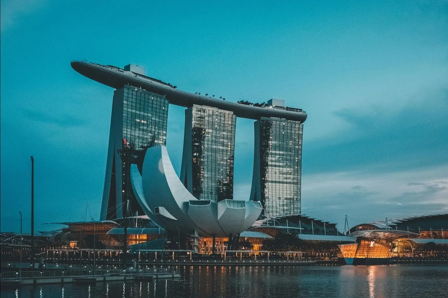 Buka Kunci Impian Singapura Anda: 7 Sebab untuk Menggunakan Perunding Imigresen bagi Permohonan PR Anda